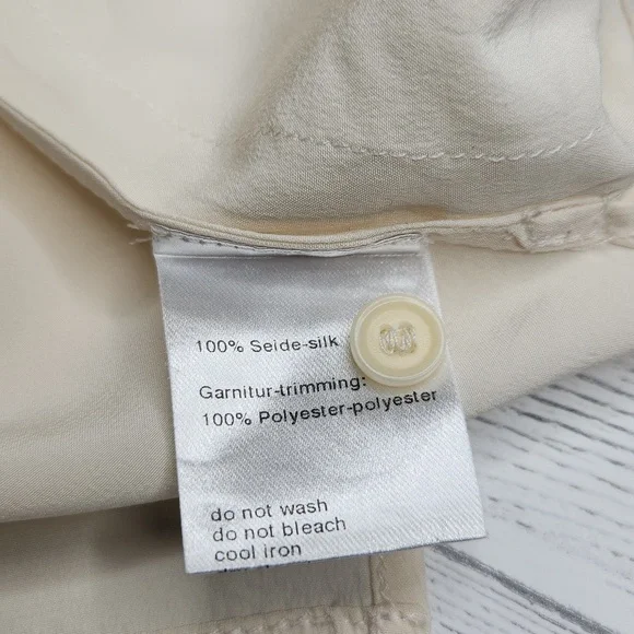 AKRIS punto silk ivory long sleeve bouse, size 6. - Picture 11 of 13